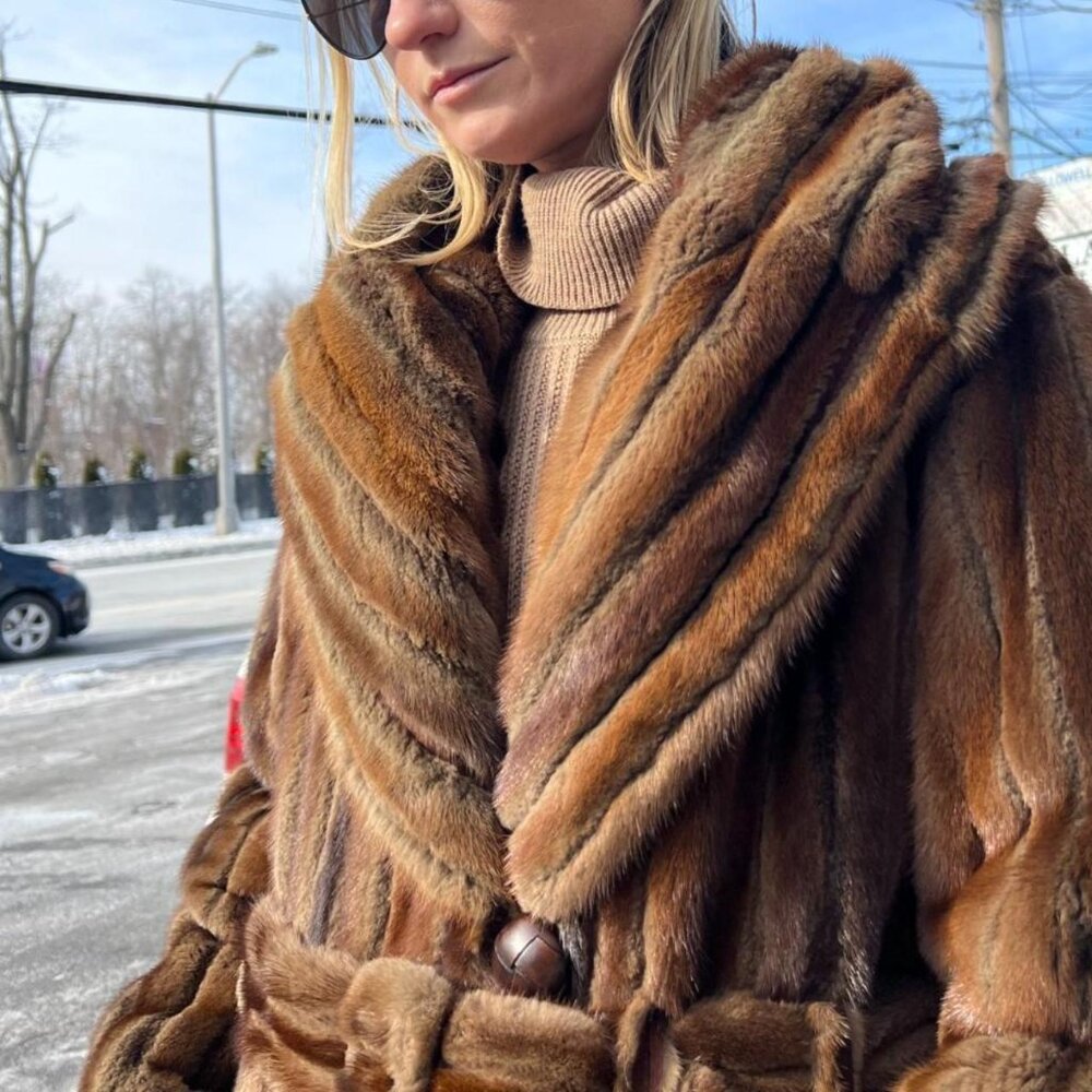 Vintage Fendi Mink Fur in Wild Brown - Picture 4 of 8